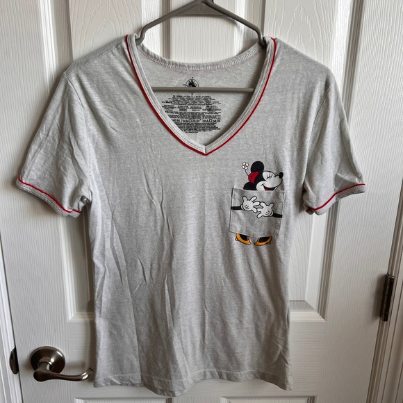 Disney Tops - Disney Minnie Mouse‎ Pocket V-Neck T-Shirt Graphic Tee Red Trim Size S
